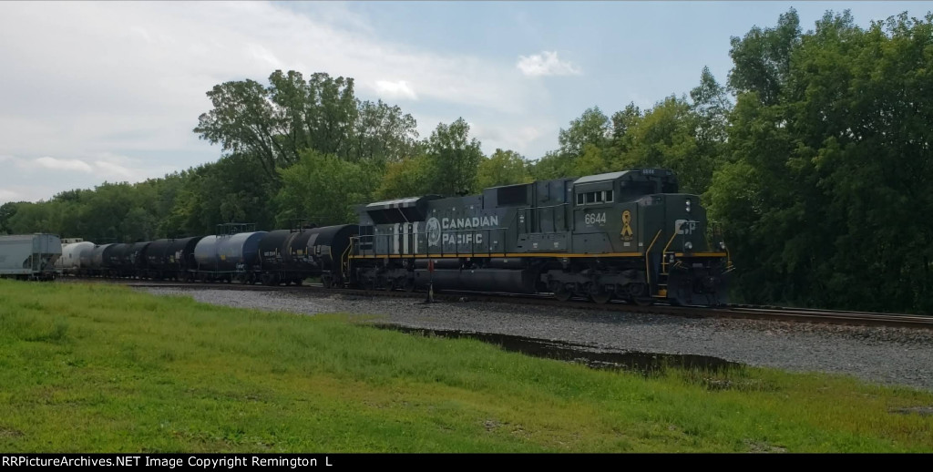 CP 6644 at Rockford 